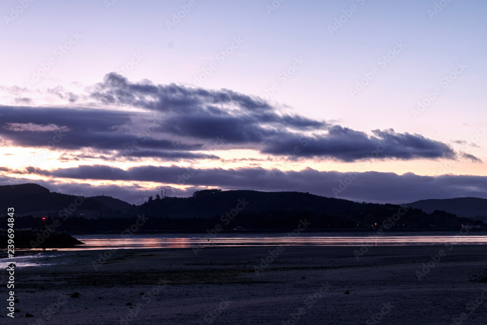 Obraz premium sunset at the beach in laredo