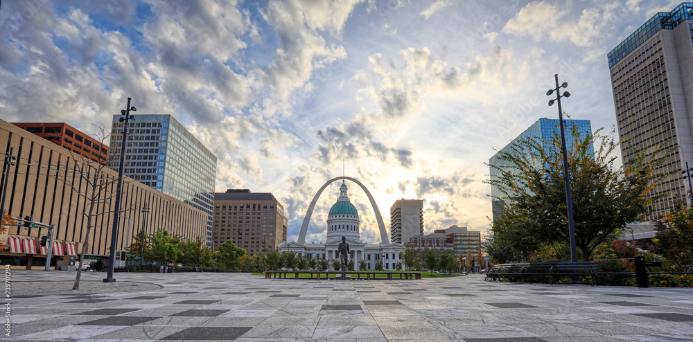 October 30, 2018 - St. Louis, Missouri - Kiener Plaza and the Gateway Arch in St. Louis, Missouri.