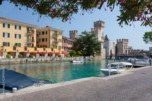 Scaliger Festung in Sirmione am Gardasee photo