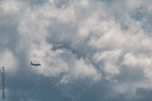 avion ciel nuages