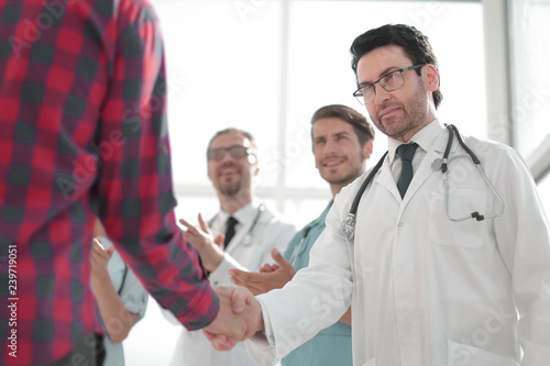 doctor talking with a guy, shaking hands © ASDF