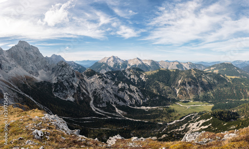 Karwendelgebirge, Blick vom Torkopf zu v.l.n.r. Vogelkarspitze, darunter Steinkarspitze, Soiernspitze. Im Tal der Rontalboden Richtung Hinterriß, Tirol, Österreich. photo