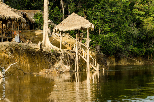 Fotografi posada en el rio amazonas
