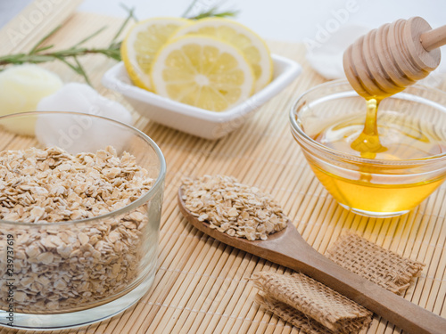skin care natural products ingredients for acne treatment:  lemon juice, honey, oat flakes 2