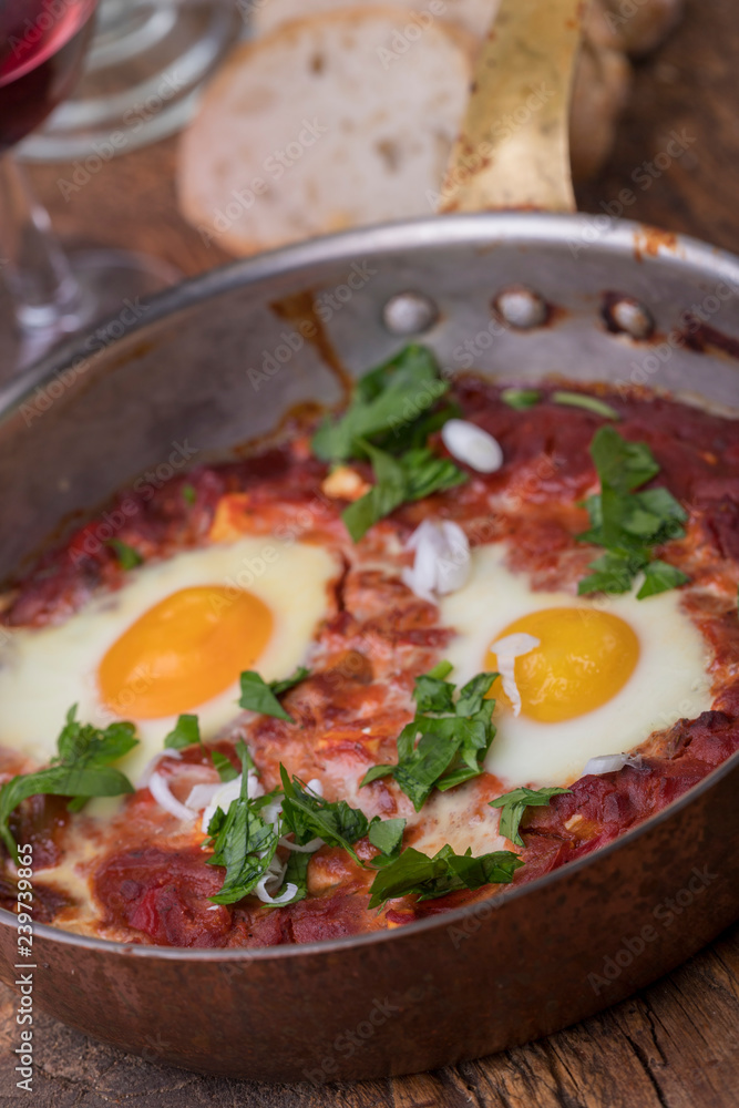 israelische Shakshuka mit Rotwein israelische Shakshuka mit Rotwein