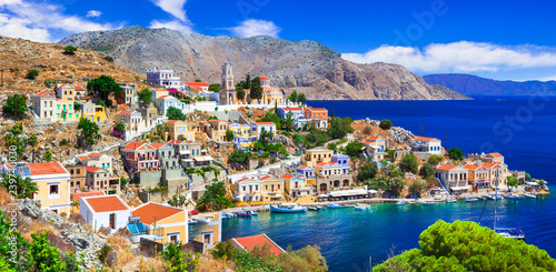 Tradycyjna kolorowa seria Grecji - piękna wyspa Symi (w pobliżu Rodos) Dodekanez
