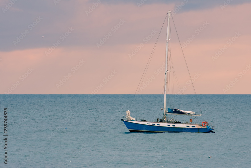 sea sailing ship