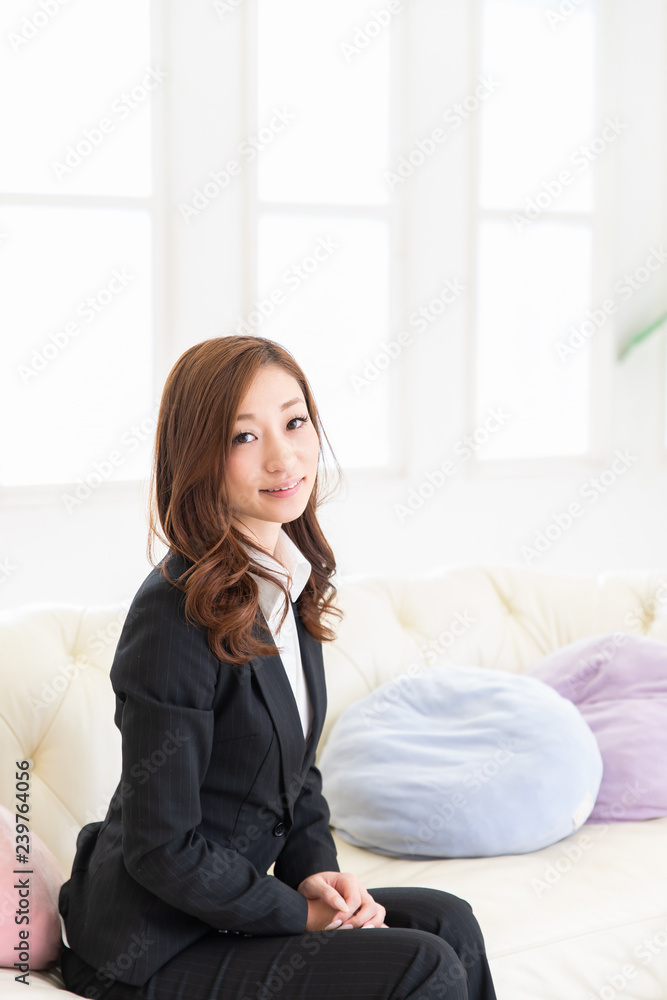 笑顔の女性 ビジネス 接客 笑顔の女性 ビジネス 接客