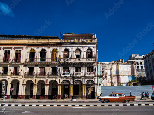 Obraz na płótnie Havana, Cuba. Nov 28, 2018 - street view near Capitolio in central Havana w salonie