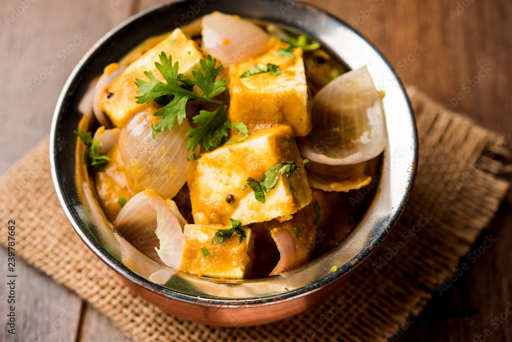 Paneer Do Pyaza is a popular punjabi vegetarian recipe using cubes of cottage cheese with lots of onion in a gravy Paneer Do Pyaza is a popular punjabi vegetarian recipe using cubes of cottage cheese with lots of onion in a gravy