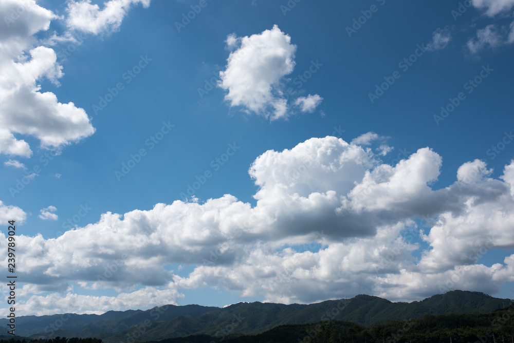 Mountains and clouds  On September 25, 2018, the mountains and clouds of the east coast of Korea were photographed. It is characterized by clear sky and clouds. You can feel the beauty of nature.