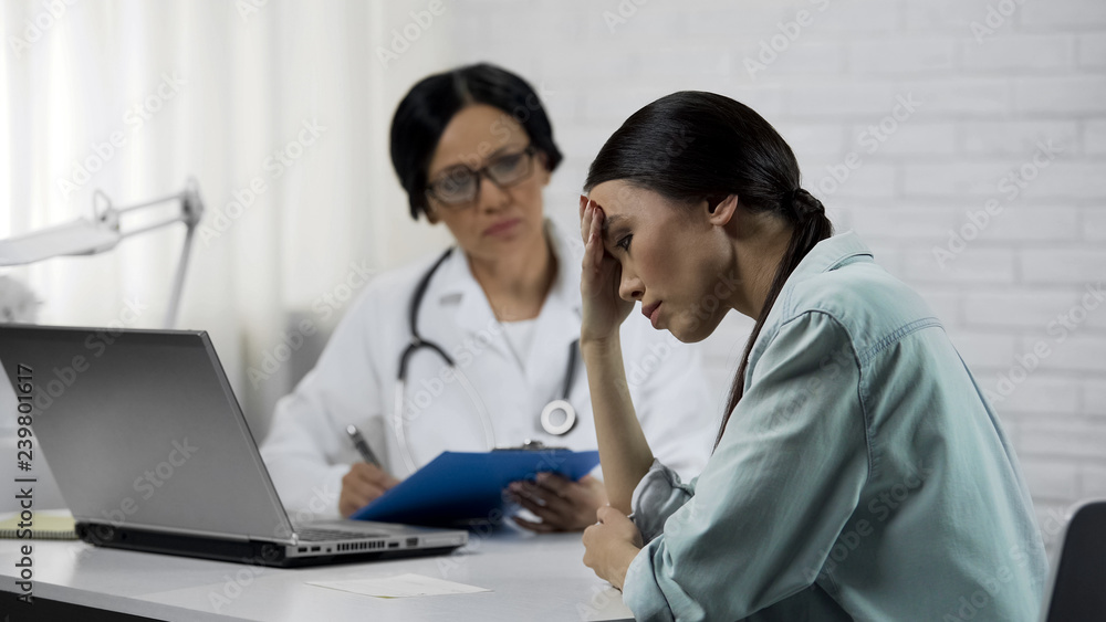 Female patient shocked to hear diagnosis, seasonal exacerbation of disease Female patient shocked to hear diagnosis, seasonal exacerbation of disease