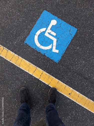 Parcheggio dedicato ai disabili photo