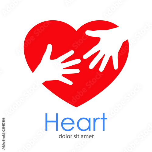 Logotipo abstracto con texto Heart con corazón con dos manos en espacio negativo en color rojo