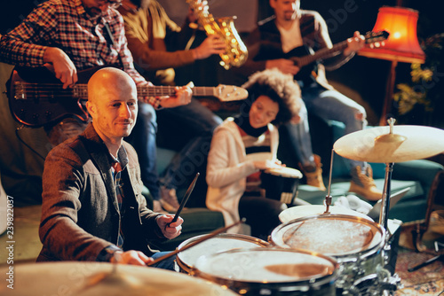 Canvas Print Jazz band playing music in home studio