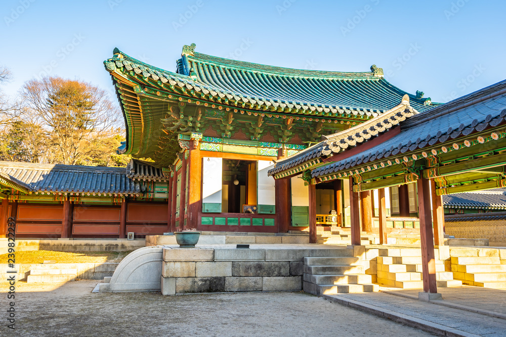 Obraz premium Beautiful architecture building Changdeokgung palace in Seoul city