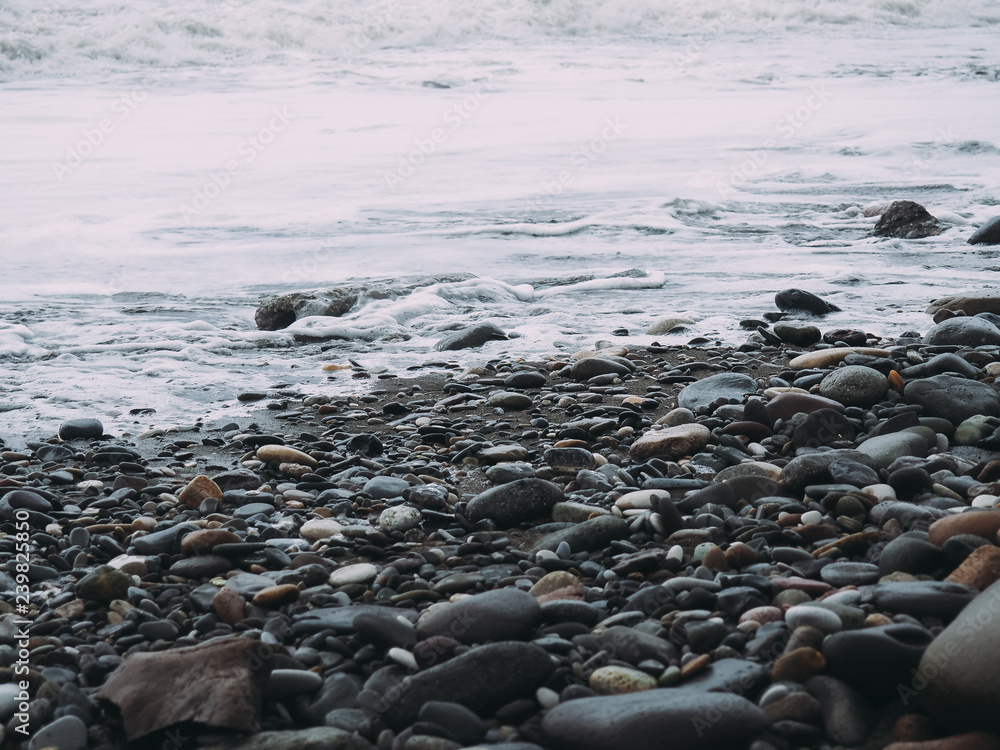 Obraz premium Sea pebble on the beach. stones background.
