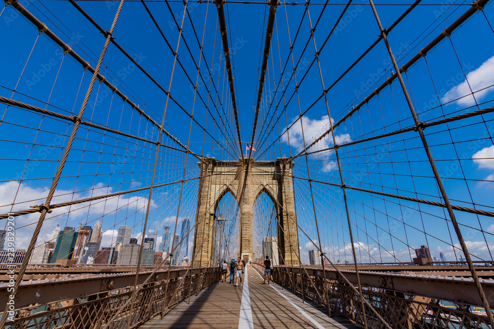 Fototapeta premium Widok na zabytkowy Most Brookliński w Nowym Jorku