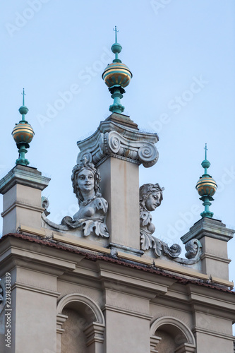 Kraków fragmenty architektury obiektów położonych na Rynku Głównym