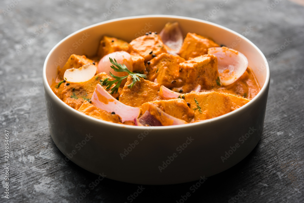 Paneer Do Pyaza  is a popular punjabi vegetarian recipe using cubes of cottage cheese  with lots of onion in a gravy