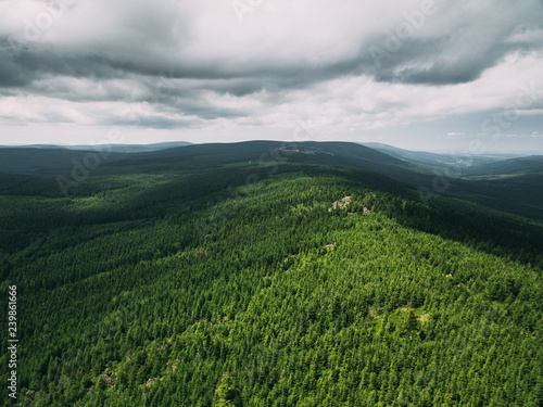 Obraz na płótnie Panorama gór z powietrza w salonie