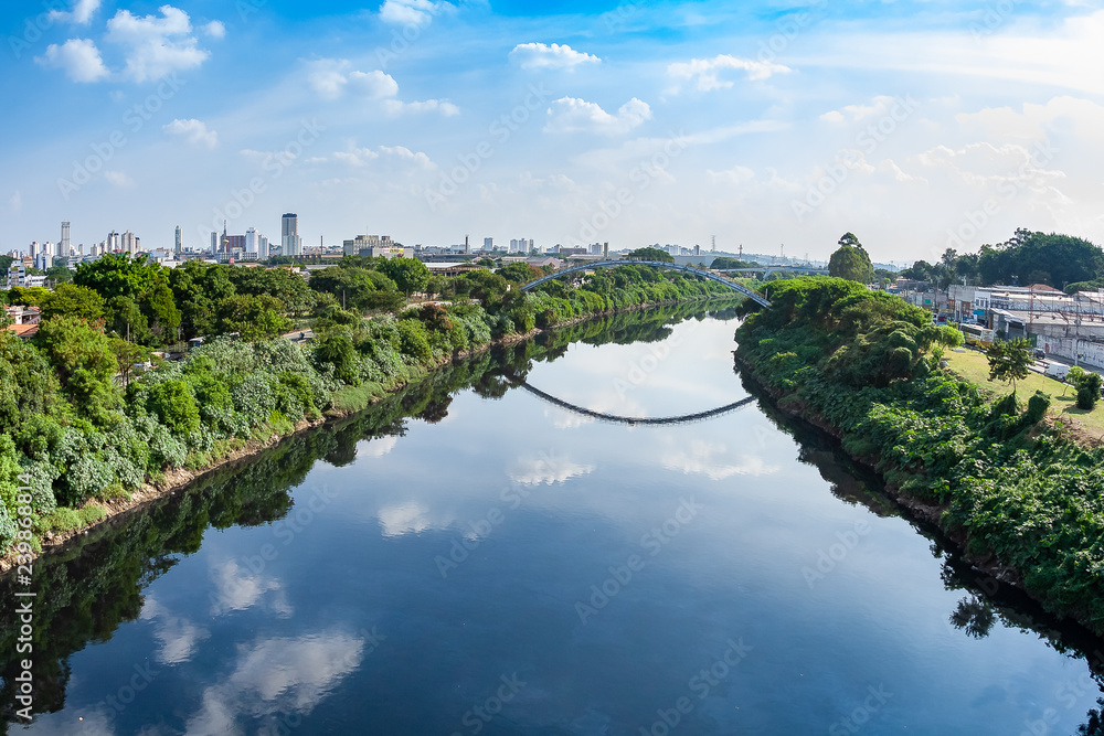 Rio Tietê atravessando a cidade de Osasco - SP. Rio Tietê atravessando a cidade de Osasco - SP.