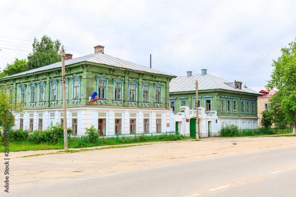 Wooden house withcarved platbands in the village of Yurino on the bank of the Volga. Russian traditional architecture lies in wooden houses with manually carved decorations, often painted in white.