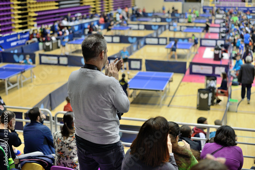 man applauding athletes in table tennis competitions