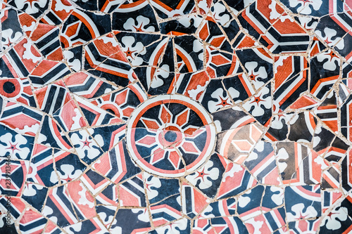 Céramiques mosaïques, art de Gaudi, Parc Guell de Barcelone photo