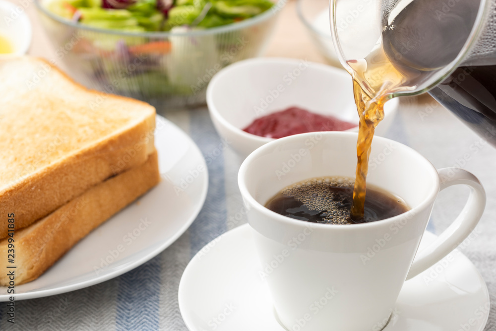 ホットコーヒーと朝食