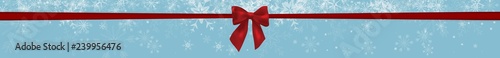 Banner rote Schleife Geschenk mit Schneeflocken Hintergrund