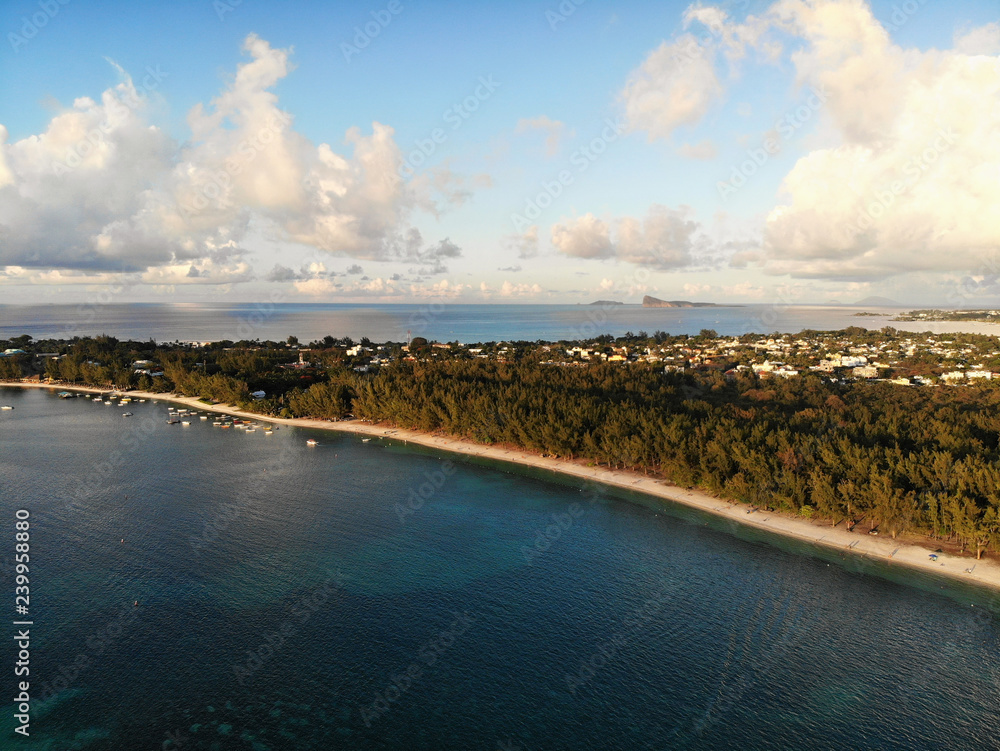 Obraz premium Mauritius island. Beautiful beach from helicopter