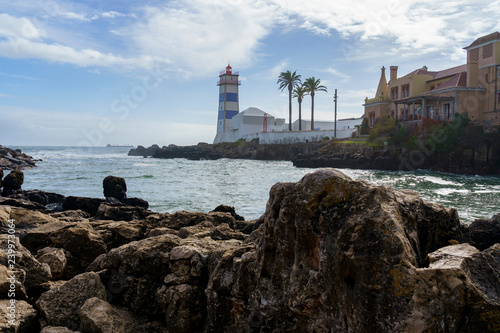 Urlaubsort Cascais mit seiner spektakul  ren K  ste am Atlantik in der N  he von Lissabon  Portugal