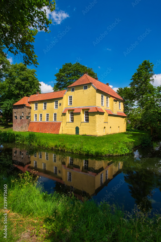 Die Manningaburg in Pewsum in Ostfriesland Die Manningaburg in Pewsum in Ostfriesland