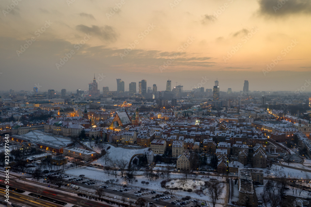 widok na Warszawa zachód słońca z drona pierwszy śnieg