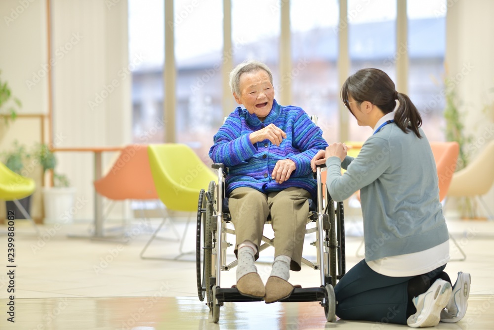 老人介護施設・くつろぐ母 老人介護施設・くつろぐ母