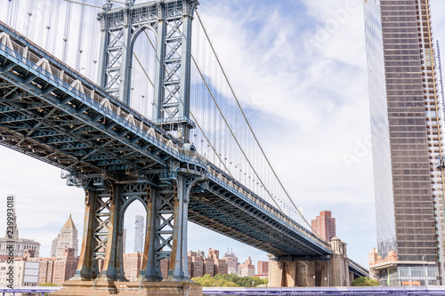 urban scene with brooklyn bridge and manhattan in new york, usa © LIGHTFIELD STUDIOS