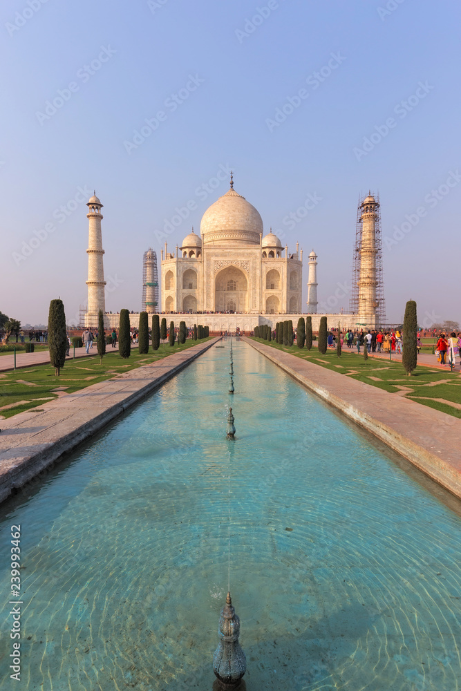 Fototapeta premium Taj Mahal in Uttar Pradesh, India