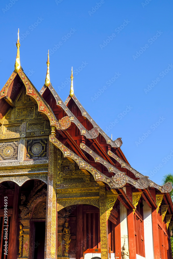 The view of the temple roof is a sort of ancient art.