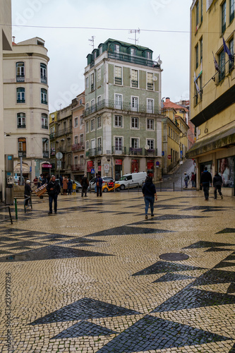 Gassen im Lissaboner Stadtteil Mouraria, Lissabon,  Portugal © dina