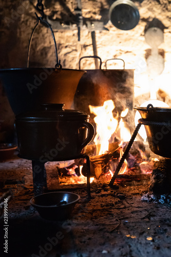 Schwarze Küche - Kochen auf offenem Feuer - Mittelalter - 1