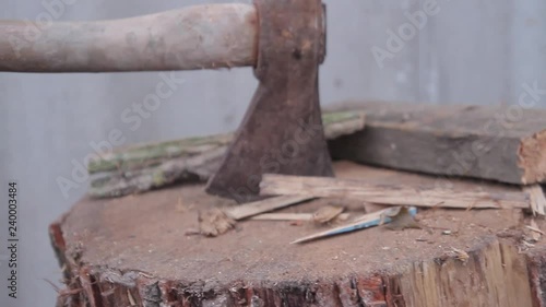 Wallpaper Mural The guy chops wood on the street in the winter evening.Close Up Torontodigital.ca