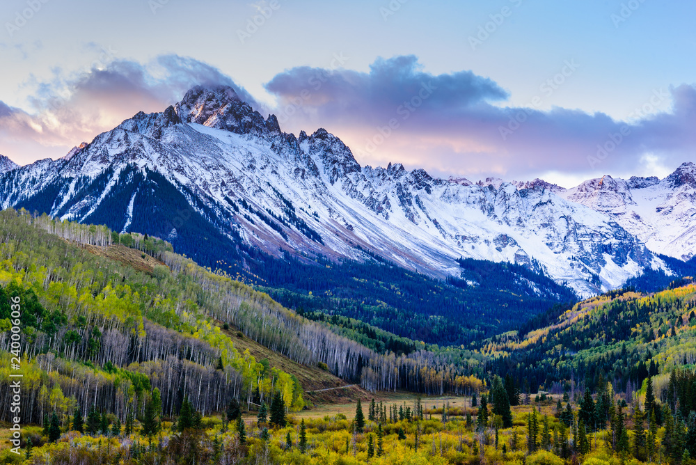 Fototapeta premium Beautiful and Colorful Colorado Rocky Mountain Autumn Scenery. Mt. Sneffels in the San Juan Mountains at Sunrise