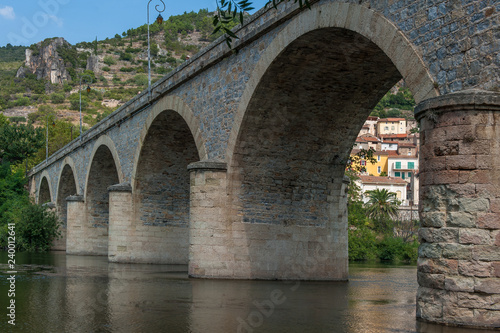 Brücke über die Orb bei Roquebrun in Südfrankreich
