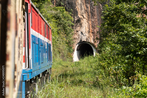 Locomotora de un tren birmano. Myanmar photo