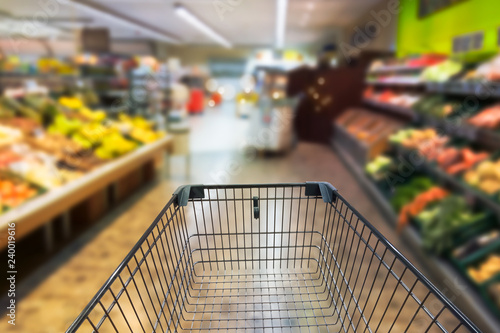 Tableau sur toile leerer einkaufswagen im supermarkt