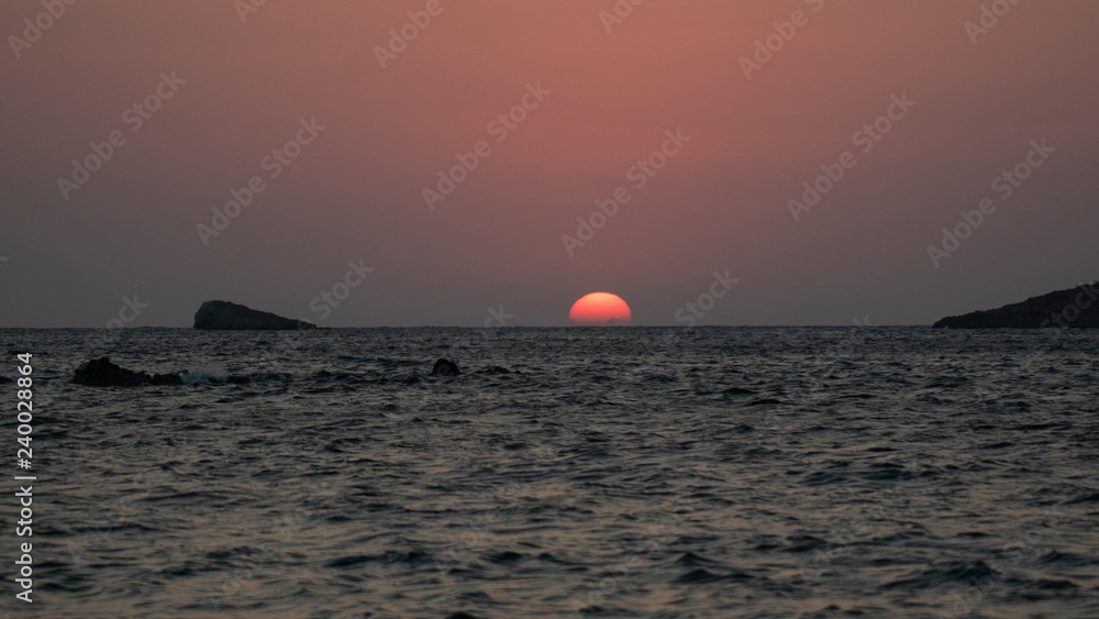 Coucher de soleil sur la mer Egee