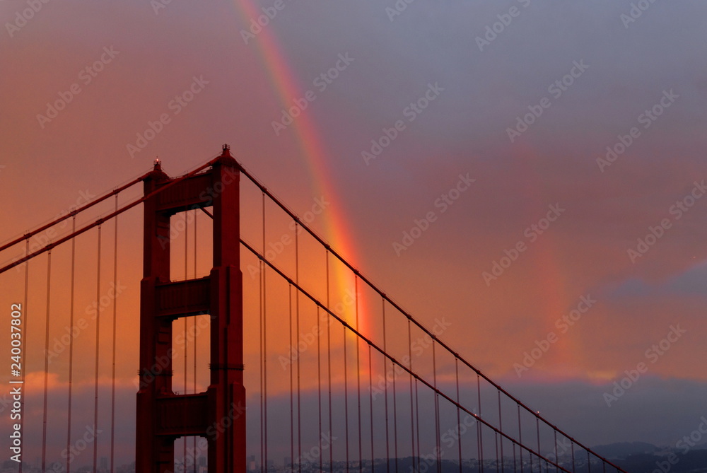 Obraz premium Regenbogen über der Golden Gate