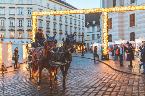Hackney cab on Christmas market at Hofburg Palace in Vienna © Silvia Eder