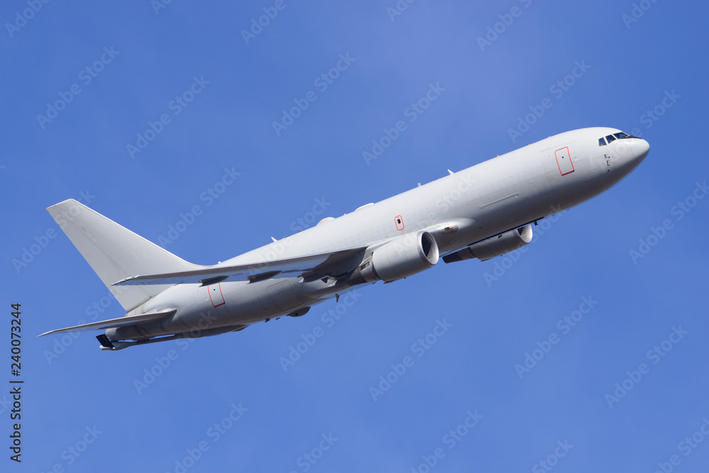 Obraz premium 航空自衛隊 空中給油機 KC767 機動飛行